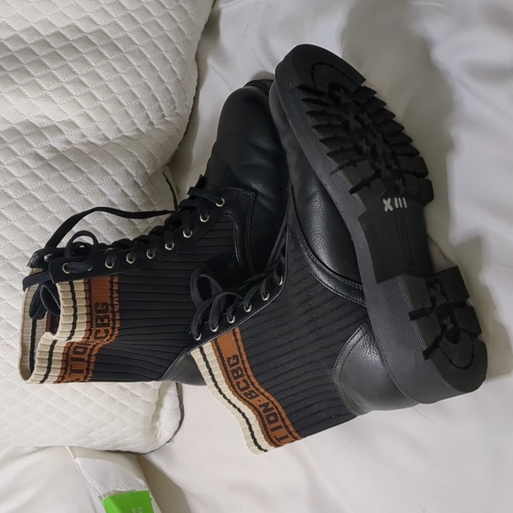 BCBG Generation Tassie Moto Lace-Up Sweater Knit Ankle Boots Size 8 - Picture 3 of 6